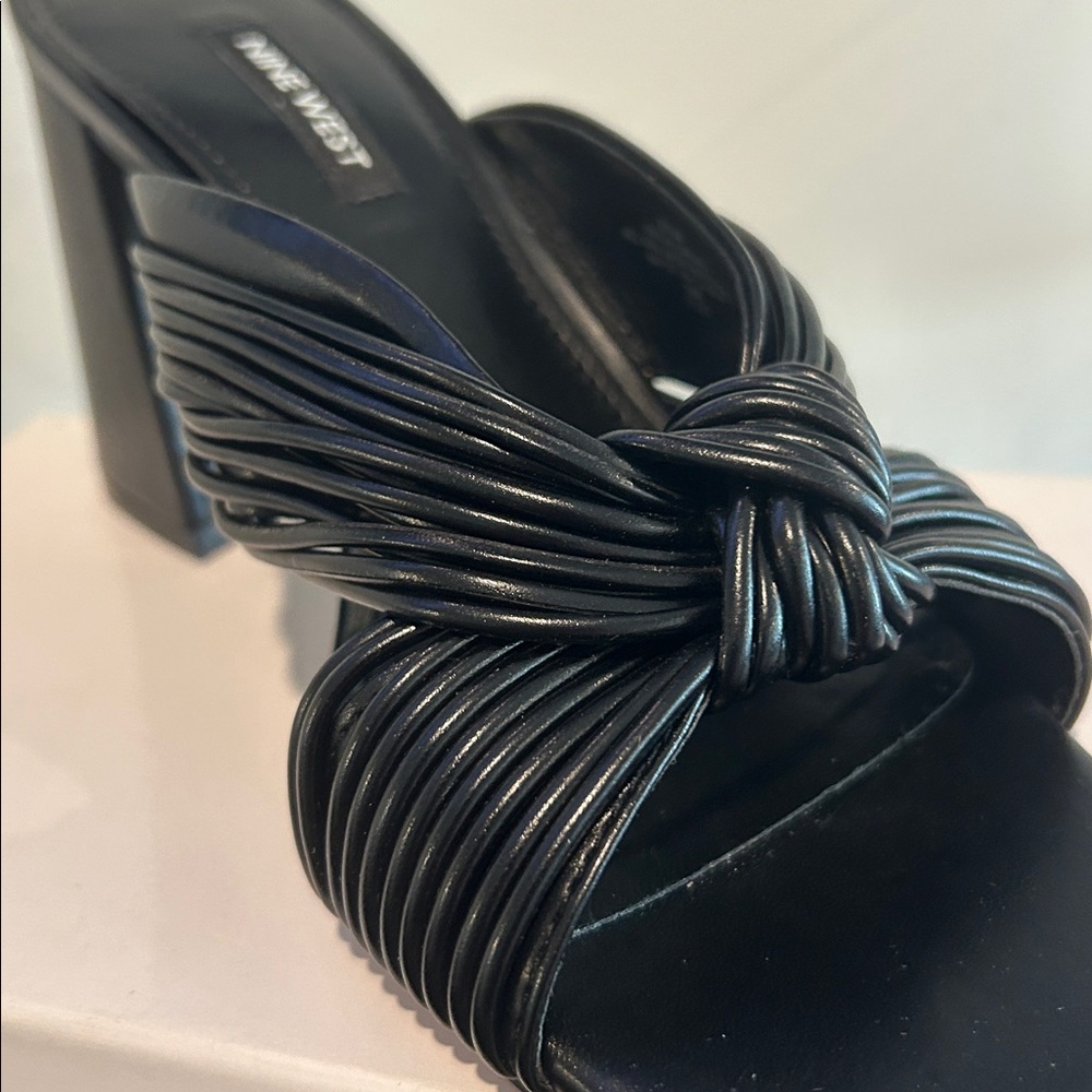 NWT Nine West Black Sandals Chunky Heels Knotted Top Slip Ons Versatile Size 9.5 - Picture 10 of 10
